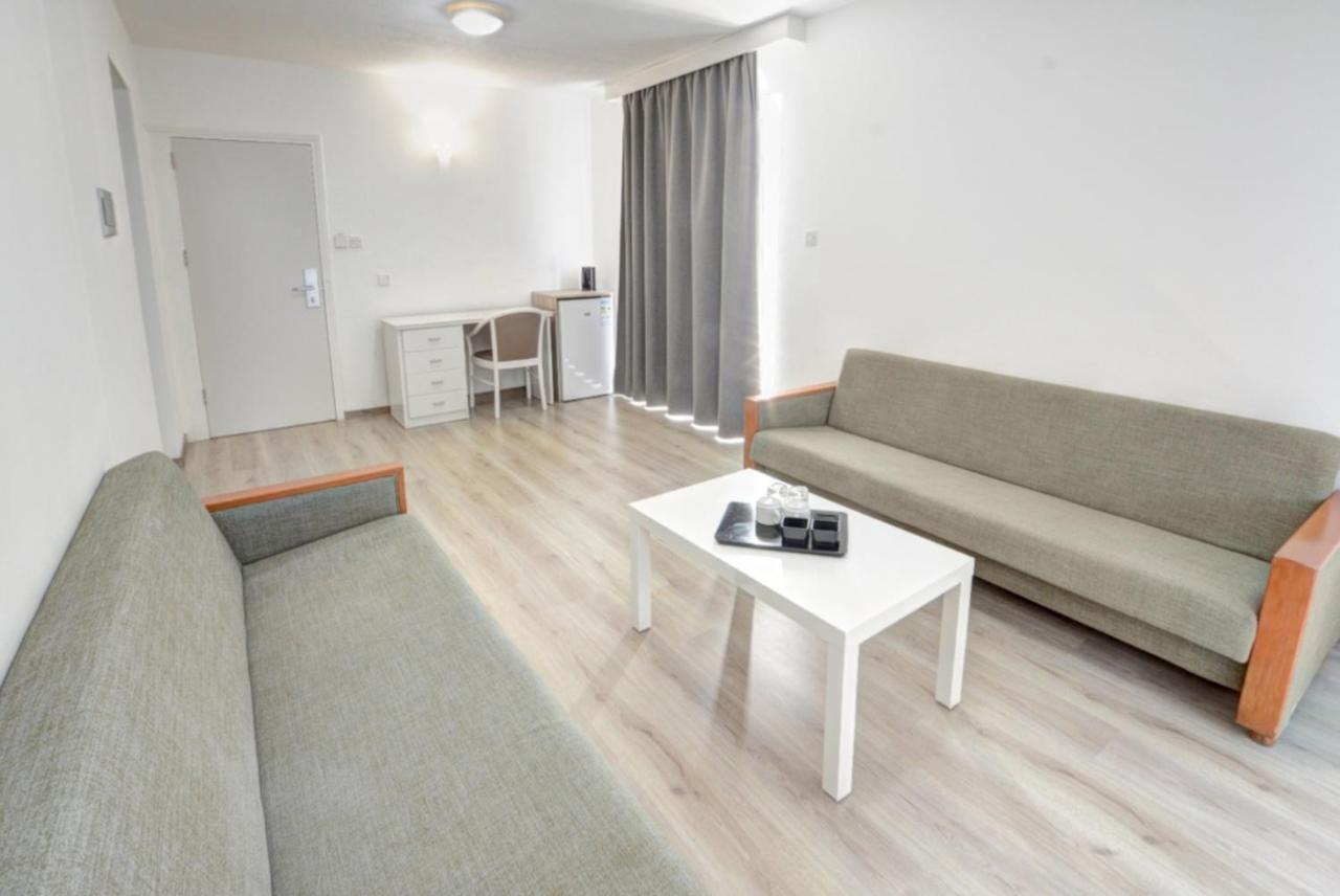 Barbara Hotel Apts Ajía Nápa Eksteriør bilde